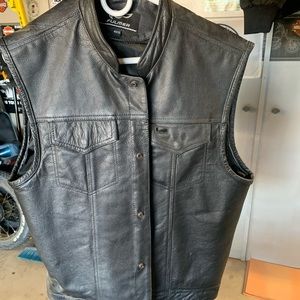 Men’s Genuine Leather vest. Perfect condition.